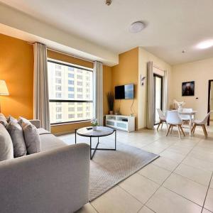 Sun, Sand, and FUN - King Bed, Sofa Bed! Sleeps 4