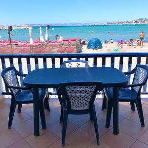Charmant cabanon les pieds dans l’eau…