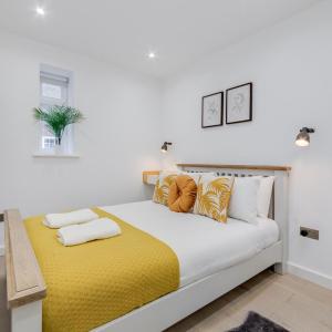 Modern 1 Bed Apartment in the Heart of Shoreditch - Moments from Old Spitalfields Market & Liverpool Street Station