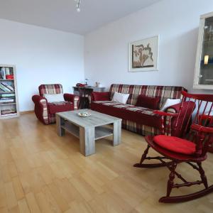 Thomas apartment 028