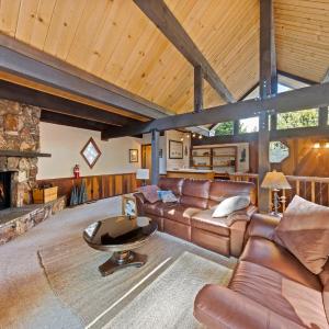 Nightingale Retreat by Tahoe Getaways - 3BR, Close to Tahoe City, Walk to Bike Path & Private Beach Access