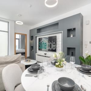 Modern Comfort in a Spacious Apartment - Suiteable