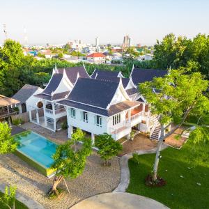 Phi Private Villa: Luxury Thai with Riverview