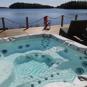 Stunning log cabin 45m2 on the shore of Kallavesi.