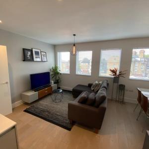 Tasteful 2BD Flat wOpen Plan Living - Blackheath!