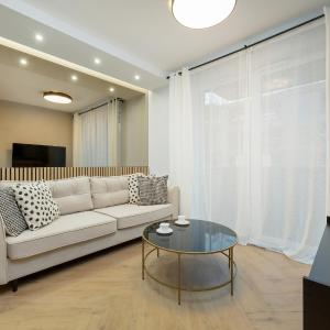 Black and Beige Apartment with Balcony and Parking in Wrocław by Noclegi Renters