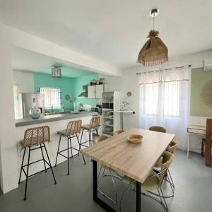 Cosy 2BD Home-Only 7 Mins walk to La Preneuse Beach & Shops
