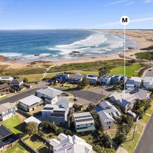 Birubi Point House, 56 Ocean Ave - stunning water views, ducted air con
