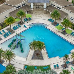 Tranquility Hut, Spacious 4-bedrooms, 4-bathrooms, Pools, free parking