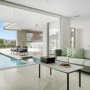 'Starlight' A Slice of the Hollywood Hills in Bexley