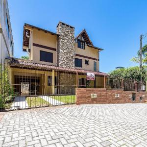 151 - Casa ampla e Rústica a 80m praia de Bombas