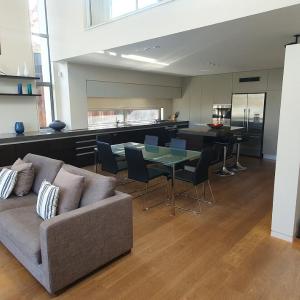 Lakeshore Springs Apartments