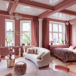 Luxury Pink Suite, autohalli