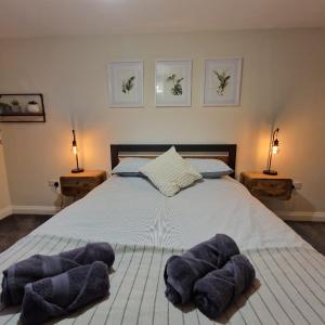 Stylish 2 Bedroom Apartment Sleeps 4 Contractors and Corporates Welcome