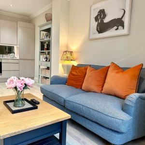 2 Bed Garden Apartment - Piccadilly Line