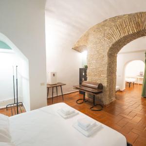 Campo de Fiori Grotto Apartment