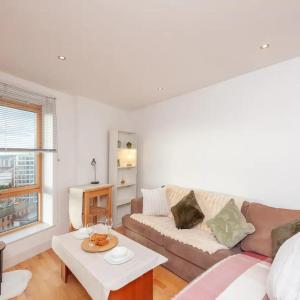 Pass the Keys Leeds Dock - Perfect for Couples - Amazing Views