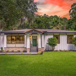 Luxury Savannah Retreat Heated Pool and Pet Friendly