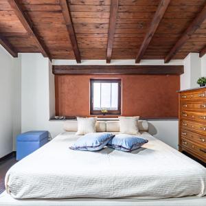 GuestHost - Castello Ursino Apartment with Balcony