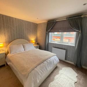 Chic 1BD Flat - 10 Minutes to Victoria Park!