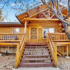 Crescenta Pines Resort Log Cabin~ Hot Tub~ Games~