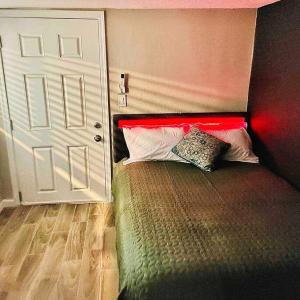 New Midtown Studio with Full Kitchen (Unit C)