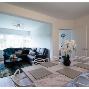 Cozy 3 BD House, Perfect for Large Group of 6