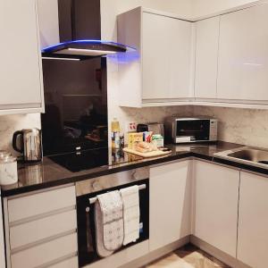 High Street, 2 bed, newly refurb