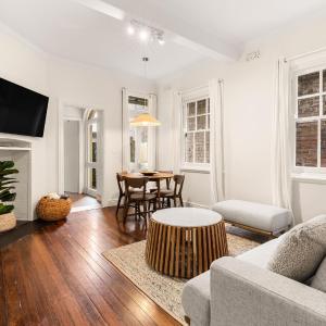 Historic Harbourside Terrace for 6 People
