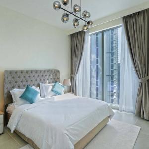 Chic 2-Bedroom Downtown Gem