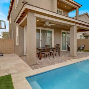Serenity Retreat: 3BR, Heated Pool, Parking