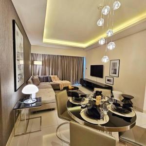 Luxury Apt Paramount Tower 2BR Apt D582