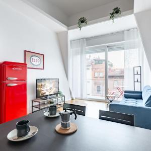 Florence Statuto Bright and Modern Apartment