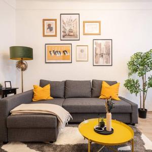 Warm Elegance Retreat : 75 m2 comfort near New York Café