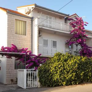 Apartments with parking space Split - 22101