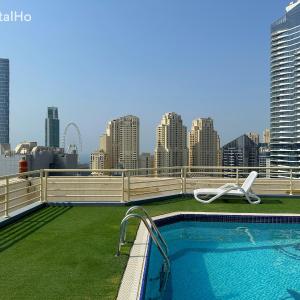 Brand New Studio w/ Balcony in center of Marina