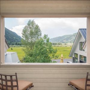 You will love this Brand New Mountain Contemporary Home