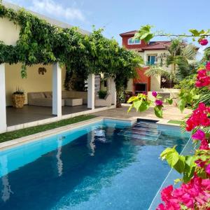 Modern 4BR Villa with Private Pool walk to Palm Beach