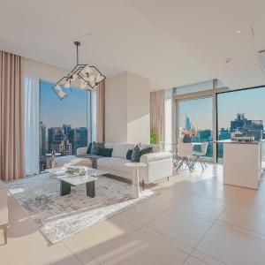 Luxe Living: Spacious Waterfront 2BR in Marina Gate