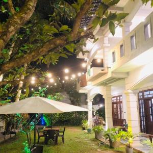 Plantation Surf Inn & Restaurant - Midigama
