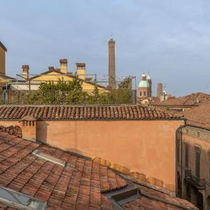 GuestHost - Heart of Bologna - City Center Living