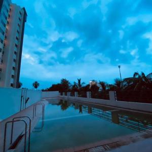 Infinity Penthouse with Pool, Sauna, Gym