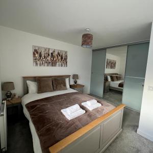 Beautiful 4-Bedroom House with Private Garden & Parking