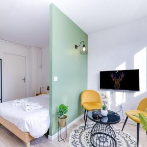 Studio parking gratuit, wifi - fibre, confort éclairé