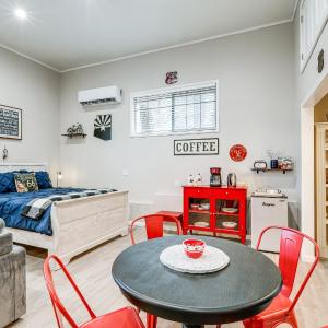 ‘Cherry Tree Studio’ Arizona Retreat Near Route 66