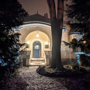 Magyaros-szecessziós Villa