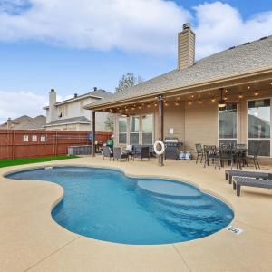 5-Bed 2-Bath with Pool & Backyard Retreat