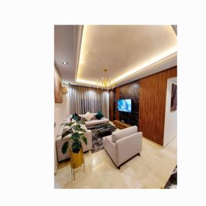 modern apartment opposite to HASSAN2 MOSQUE & FAIR international casablanca , near downtwn, with side SEA view with sports machines with free underground GARAGE prohibited for unmarried couples of Arab original apartment too QUIET
