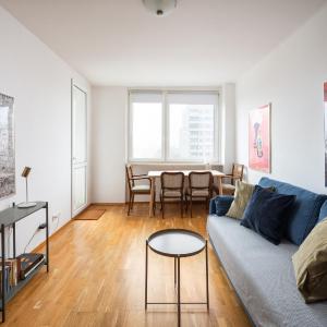 Metro Plocka Comfort Apartment by BookingHost