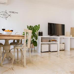 Casa Jardín - residential area -free parking outdoor- Málaga Este
